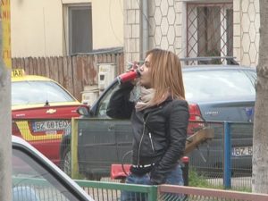 PESTE 30 DE AMENZI PENTRU FUMAT. ADOLESCENŢII AU CĂZUT ÎN PLASA POLIŢIŞTILOR LOCALI