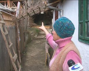 CASA CU GARD PE ACOPERIŞ. POVESTEA LOCUINTEI CU MAI MULŢI PROPRIETARI CONTINUĂ