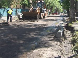 AU ÎNCEPUT LUCRĂRILE PE “DEMOCRAŢIEI”. REPARAŢIE CAPITALĂ, PE TOATĂ LUGIMEA STRĂZII