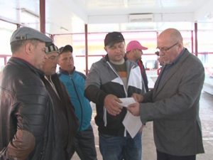 SCANDALUL MIEILOR. CRESCATORII NU VOR AVEA UNDE SĂ-ŞI VÂNDĂ MIEII DE PAŞTI