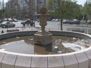 MĂSURI PENTRU CĂLDURĂ EXCESIVĂ. FÂNTÂNILE DIN CENTRU VOR FUNCŢIONA DE PAŞTI