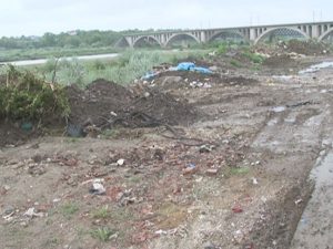 DUPĂ FAPTĂ ŞI RĂSPLATĂ. AU FOST DESCOPERIŢI „GUNOIERII” DE LA PODUL VADU PAŞII