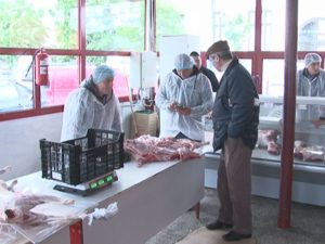 COMPROMIS DE PAŞTI. S-A DAT LIBER VÂNZĂRII MIEILOR ÎN PIAŢA DE LACTATE