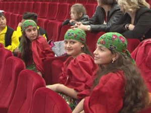 ZIUA ROMILOR. ELEVII DIN OPT ŞCOLI S-AU ÎNTRECUT PENTRU PREMIUL CEL MARE