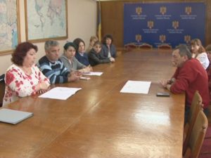 SINDICALISTII DIN SANATATE AU PICHETAT PREFECTURA. PROTESTATARII AU O LISTA DE REVENDICARI