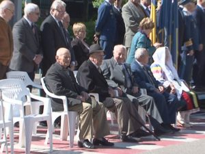 MESAJUL VETERANILOR CĂTRE BUZOIENI. „VĂ ORDON SĂ TRĂIŢI PESTE 100 DE ANI!”