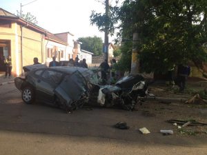 ACCIDENT SPECTACULOS PE MARGHILOMAN. ŞOFERUL ERA BEAT ŞI NU AVEA PERMIS