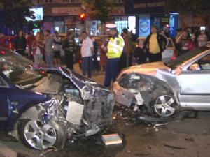 ACCIDENT GRAV PE UNIRII. BILANŢUL, UN MORT ŞI DOI RĂNIŢI