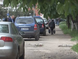 AVERESCU, RECONFIGURAT. STRADA VA FI LĂRGITĂ IAR TROTUARELE ASFALTATE