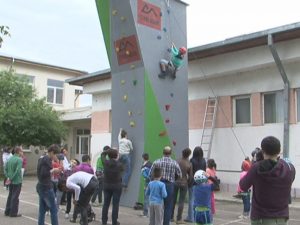 ALPINISM ÎN ÎNTUNERIC. AVENTURĂ INEDITĂ PENTRU COPIII NEVĂZĂTORI DIN BUZĂU