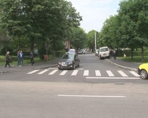 STRADĂ URBANĂ. PRIMUL TRONSON DIN DEMOCRAŢIEI A FOST ASFALTAT