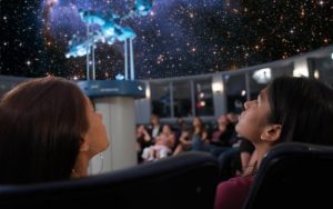 CĂLĂTORIE PRINTRE STELE. PLANETARIU MOBIL LA MUZEUL JUDEŢEAN