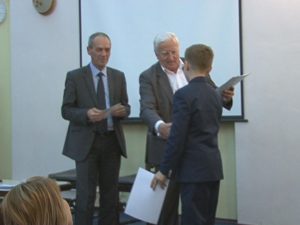 PREMIATI DE PRIMĂRIE. OLIMPICII HASDEIENI AU PRIMIT PREMII ÎN BANI