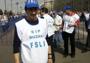 PROFESORII IES ÎN STRADĂ. DE ZIUA COPIILOR, 300 DE PROFESORI BUZOIENI MANIFESTĂ ÎN BUCUREŞTI