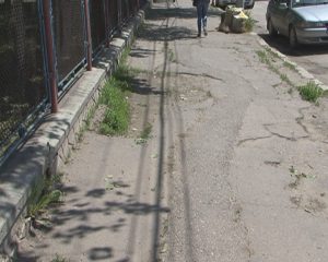 SĂ-ŢI RUPI PICIOARELE, NU ALTA! TROTUARUL DE PE TRANSILVANIEI, O GLUMĂ PROASTĂ