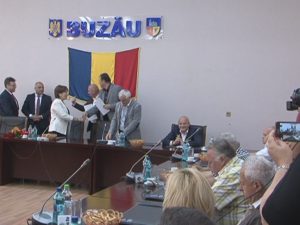 CONSILIERII JUDEŢENI AU PRIMIT MANDATELE. SĂPTĂMÂNA VIITOARE, PRIMA ŞEDINŢĂ DE CJ