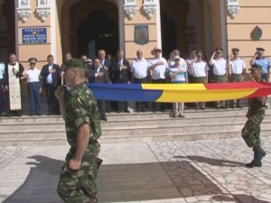 SĂRBĂTOAREA TRICOLORULUI. DRAPELUL NAŢIONAL A FOST ARBORAT ÎN CENTRUL BUZĂULUI