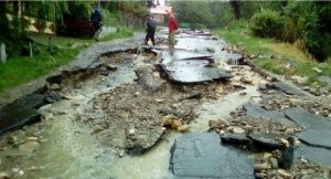 FONDURI DE URGENŢĂ. GUVERNUL ALOCĂ BANI PENTRU REFACEREA UNOR DRUMURI