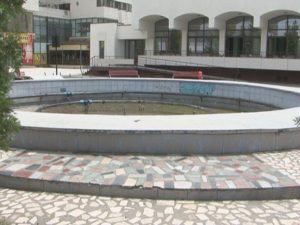 FÂNTÂNA DIN PIAŢA DACIA, ABANDONATĂ. NU MAI SUNT BANI NICI PENTRU REPARAŢII