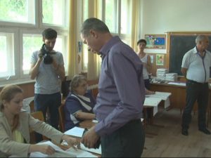 CONSTANTIN IONESCU A VOTAT PENTRU O ADMINISTRAŢIE CORECTĂ. A FOST ÎNSOŢIT DE FAMILIE
