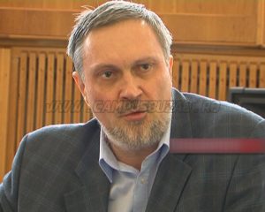 3 ANI DE ÎNCHISOARE PENTRU PETRIŞAN. PROFESORUL ESTE ACUZAT DE PORNOGRAFIE INFANTILĂ