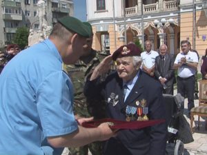 LA CEAS ANIVERSAR. PARAŞUTISMUL MILITAR ROMÂNESC A ÎMPLINIT 75 DE ANI