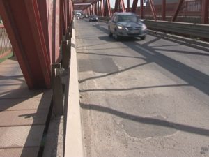 ATENŢIE LA POD! SENSUL DINSPRE RÂMNIC VA INTRA ÎN REPARAŢII LUNA VIITOARE