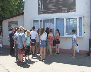 O SINGURĂ MEDIE DE 10 LA BACALAUREAT. MAI PUŢINI PROMOVAŢI DECÂT ANUL TRECUT