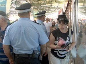 FĂRĂ NORMĂ DE HRANĂ. POLIŢIŞTII LOCALI VOR PRIMI MAI PUŢINI BANI LA SALARIU