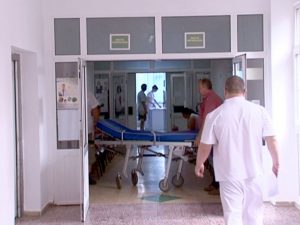 ÎNGRIJORARE LA SPITAL. UNII MEDICI AR PUTEA REFUZA GĂRZILE SUPLIMENTARE