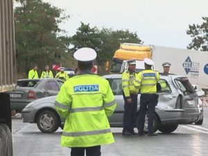 ACCIDENT SINISTRU LA MĂRĂCINENI. A VRUT SĂ AJUTE ŞI A FOST UCIS DE O MAŞINĂ