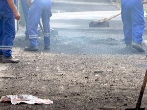 DE LUNI ÎNCEP ASFALTĂRILE. A FOST PORNITĂ STAŢIA DE ASFALT