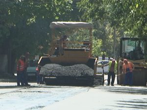 URBIS A REÎNCEPUT ASFALTĂRILE. CARAIMAN ŞI AVERESCU, GATA PÂNĂ LA TOAMNĂ