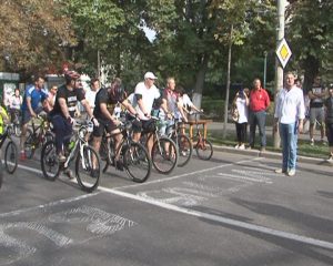 PE BICICLETE, PENTRU MILITARII RĂNIŢI. CARAVANA INVICTUS A AJUNS LA BUZĂU