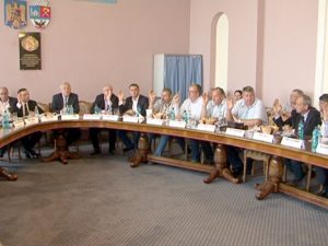 REDUCERI DE CHELTUIELI ŞI SALARII TĂIATE. MĂSURA SE APLICĂ ÎN TOATE SOCIETĂŢILE SUBORDONATE PRIMĂRIEI