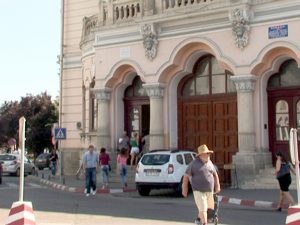 SUSPENDAŢI DIN FUNCŢII, PÂNĂ LA O DECIZIE DEFINITIVĂ ŞI IREVOCABILĂ