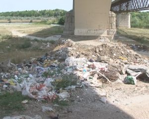 ALŢI ŞEFI, ACELEAŞI GUNOAIE. DEPOZITELE DE GUNOAIE VAGABOANDE REZISTĂ