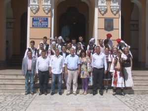 PRIMA ZI DE FESTIVAL.  PARADĂ MULTICOLORĂ PE STRĂZILE BUZĂULUI