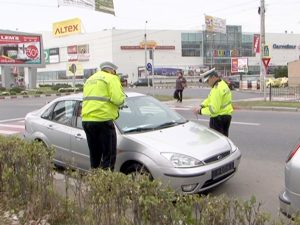 POLIŢIA LOCALĂ FACE ORDINE PE STRĂZI. PROIECT PENTRU BLOCAREA ROŢILOR MAŞINILOR