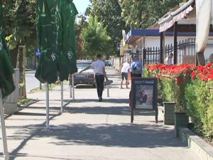 S-A DESFIINŢAT TERASA DE PE BULEVARDUL GĂRII. TROTUARUL ESTE ACUM LIBER