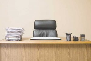 SE CERE AMÂNAREA CONCURSURILOR. DIRECTORII DE ŞCOLI N-AU TIMP SĂ SE PREGĂTEASCĂ