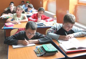 DIN NOU... CORNUL ŞI LAPTELE. GUSTAREA GRATUITĂ ÎNCĂ NU ESTE DISTRIBUITĂ LA BUZĂU