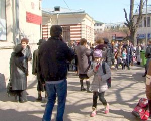 MAI PUŢINI PAZNICI ÎN ŞCOLI. PLEACĂ POLIŢIŞTII, VIN AGENŢII DE SECURITATE