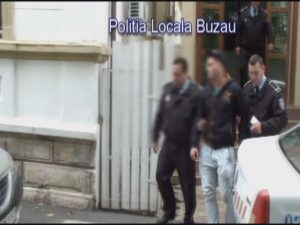 PRINŞI CU SUBSTANŢE INTERZISE. DOI TINERI, IDENTIFICAŢI DE POLIŢIA LOCALĂ