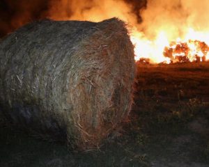 INCENDIU DE AMPLOARE, LA C.A ROSETTI. AU ARS PESTE 700 DE TONE DE FURAJE
