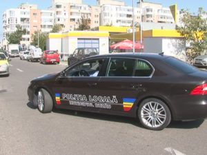 PRIMA ZI DE MISIUNI. MAŞINA FOLOSITĂ DE FOSTUL PRIMAR, LA POLIŢIA LOCALĂ