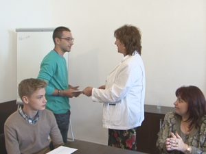 PREMII PENTRU MEDIILE DE 10 LA EXAMENE. OPT ELEVI AU PRIMIT BANI