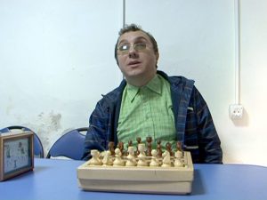 SUFLET DE ÎNVINGĂTOR. UN BUZOIAN NEVĂZĂTOR JOACĂ ŞAH LA CAMPIONATUL MONDIAL