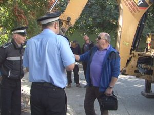 SCANDAL ÎN CENTRUL ORAŞULUI. RIVERANII DIN CENTRU CONTESTĂ PLATFORMELE ÎNGROPATE