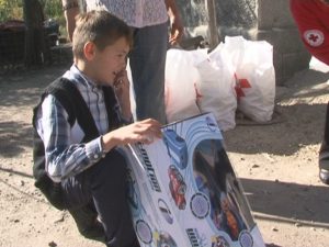 DONAŢII PENTRU O FAMILIE DIN BECENI. DE LA OAMENI SIMPLI ŞI DE LA CRUCEA ROŞIE